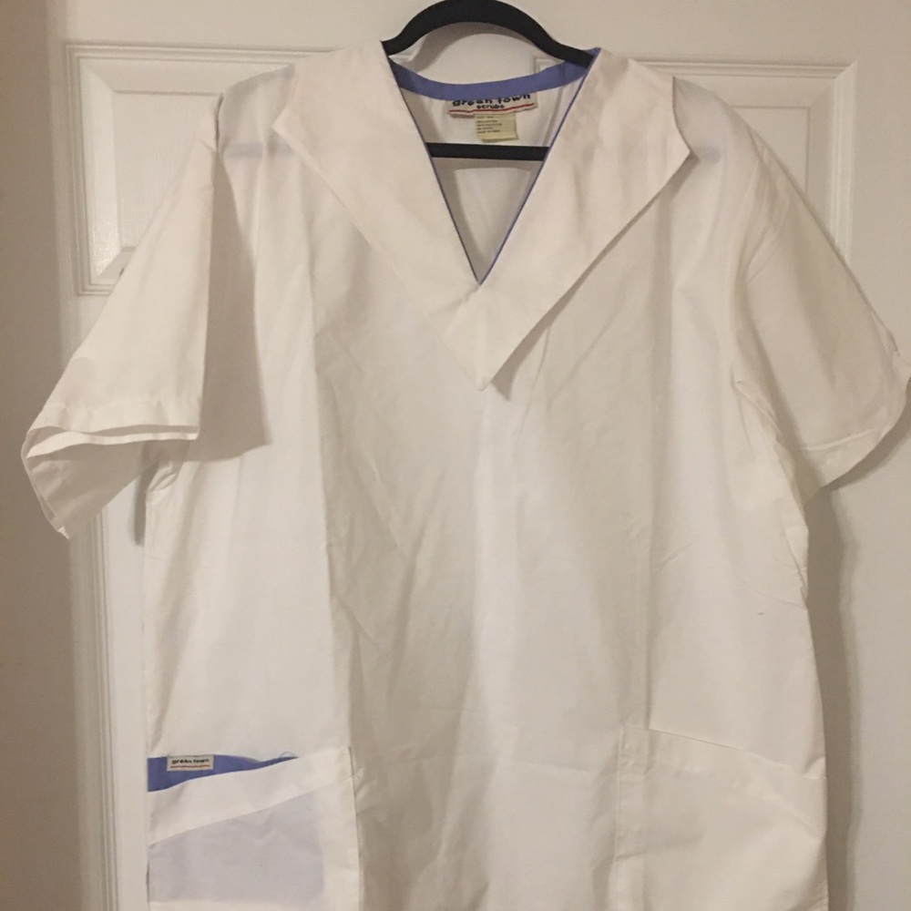 Women Nursing scrub top. New.  Size 3X.